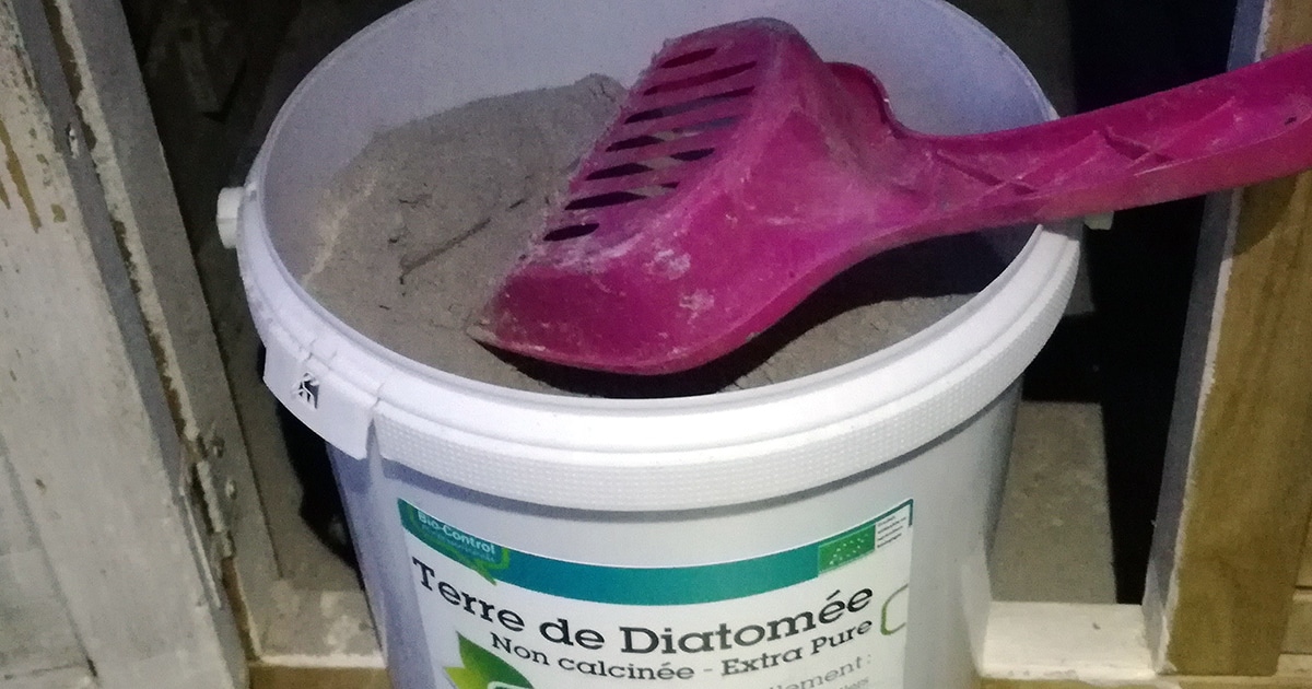 seau de terre de diatomée que j'utilise
