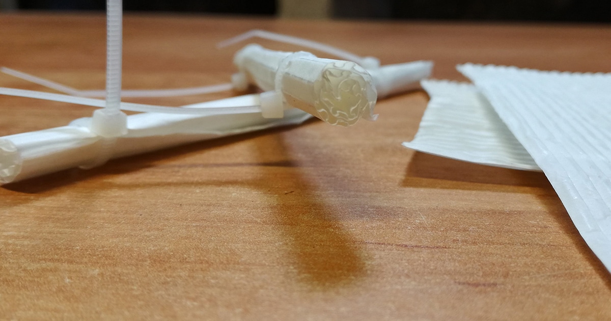 Piège à poux rouges en papier roulé