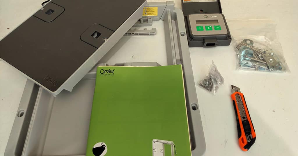 Matériel pour monter la porte automatique Omlet