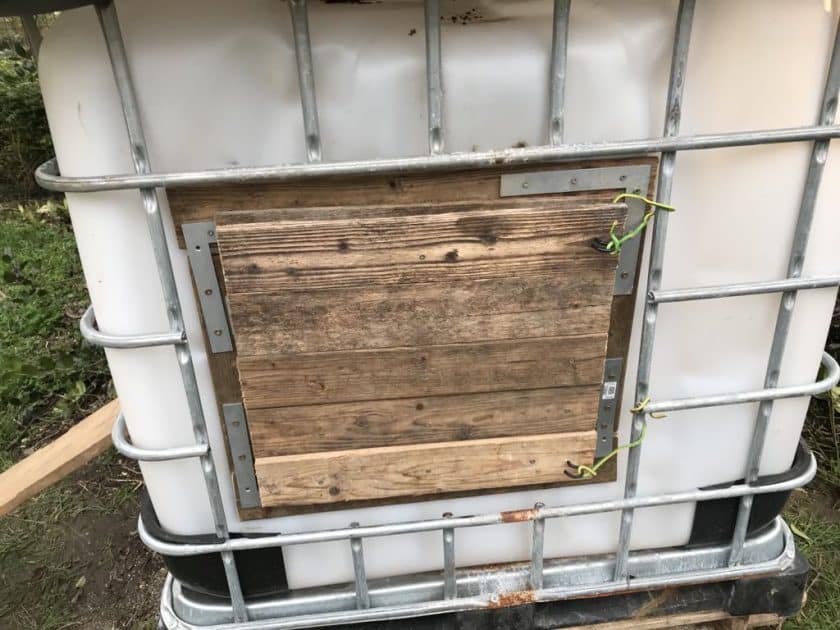 trappe pour poulailler dans une cuve